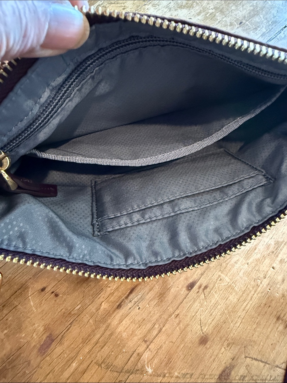 Tumi Voyager Collection Plum Nylon Crossbody with Gold Hardware & adjustable str - Picture 5 of 10